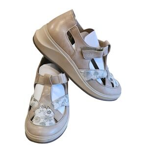 Suave for Milano Womens Leather Comfort Sandals Taupe Floral Metallic Size 38